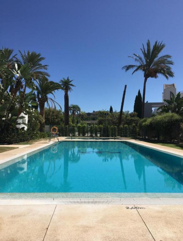 Bazén v ubytovaní APARTAMENTO LA CALA DE MIJAS VITANIA COSTA DEL SoL alebo v jeho blízkosti