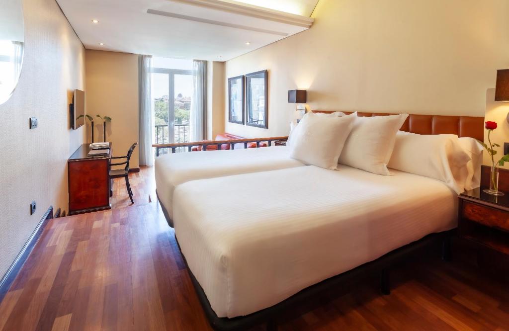 
Superior Double or Twin Room with City View
