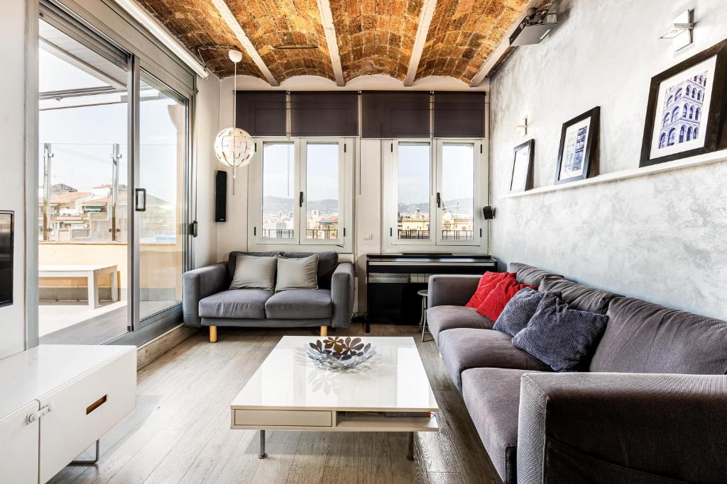 Stunning 2-bedroom Apartment With Two Terraces tesisinde bir oturma alanı