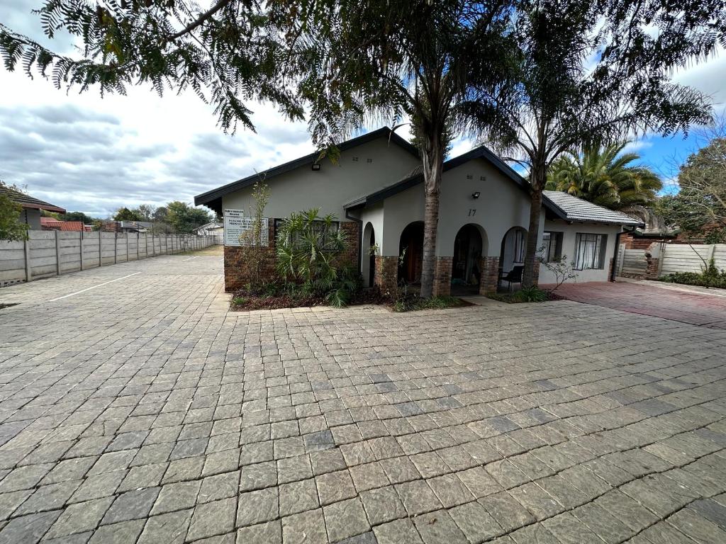 Cornerstone Guest House - Housity