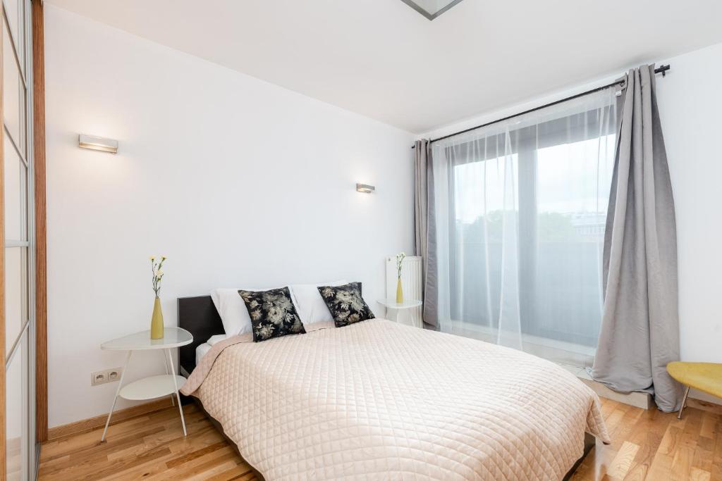 Modern Apartments with FREE parking spots - 10