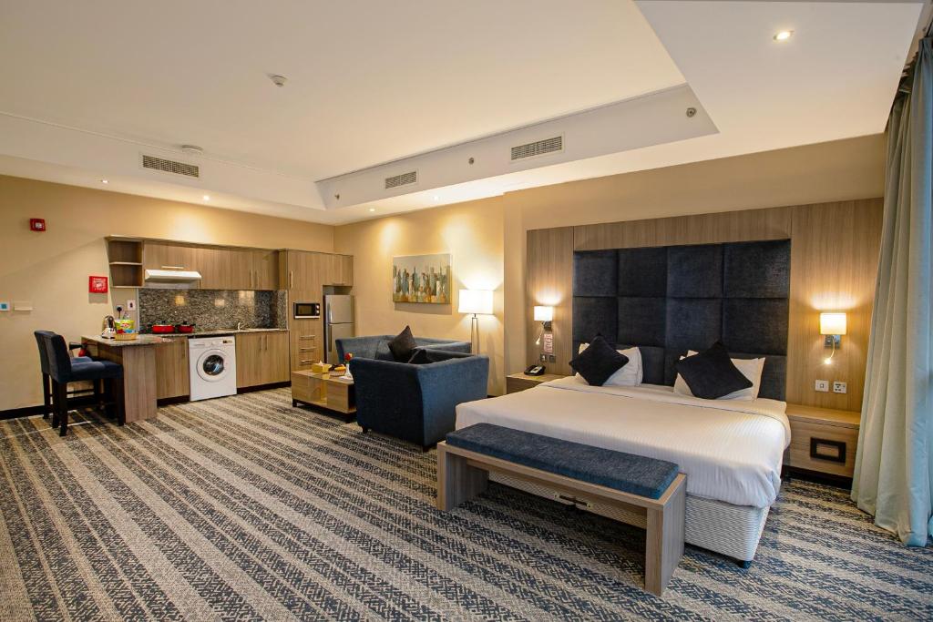 Postel nebo postele na pokoji v ubytování The CASTLE PREMIUM HOTEL