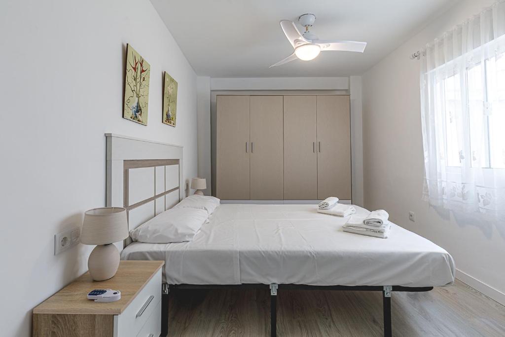 Luminoso y acogedor apartamento con AC, Alicante – Updated ...