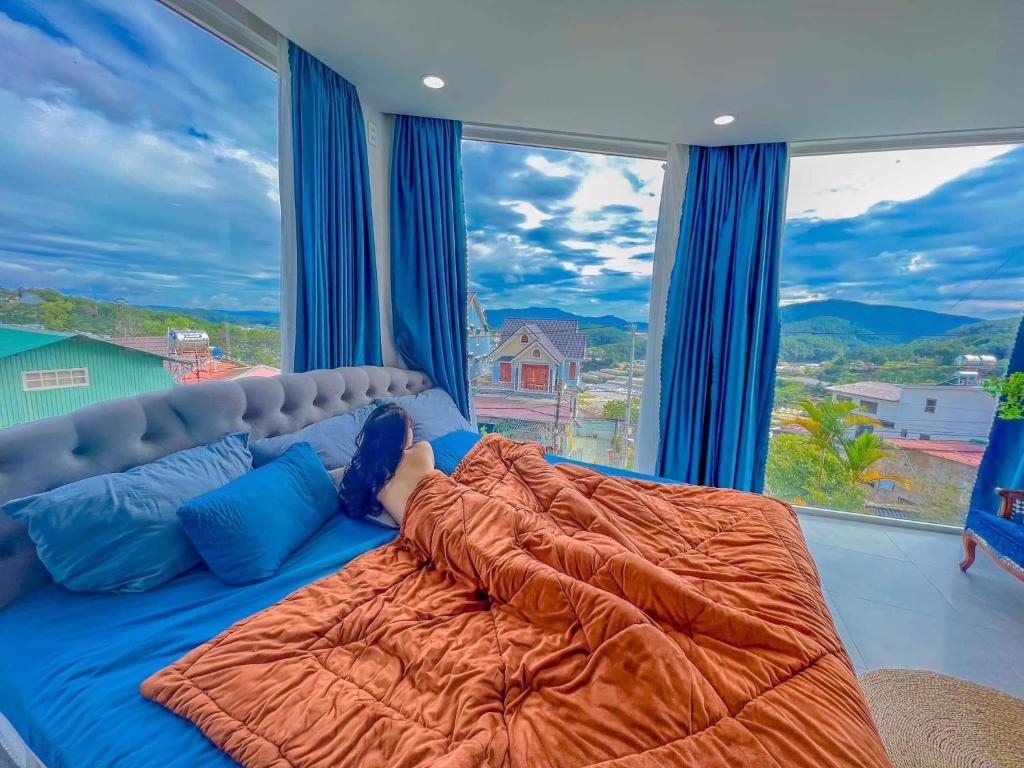 Nespecifikovaný výhled na hory nebo výhled na hory při pohledu z hotelu