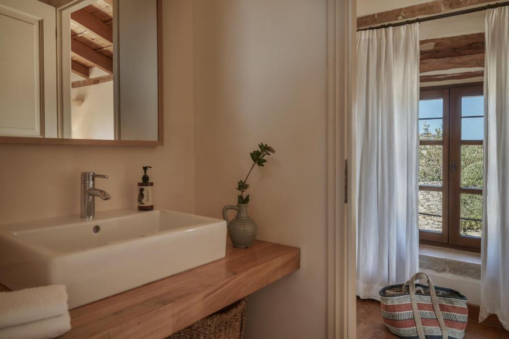 Fotografie z fotogalerie ubytování Kapsaliana Village Hotel v destinaci Kapsalianá
