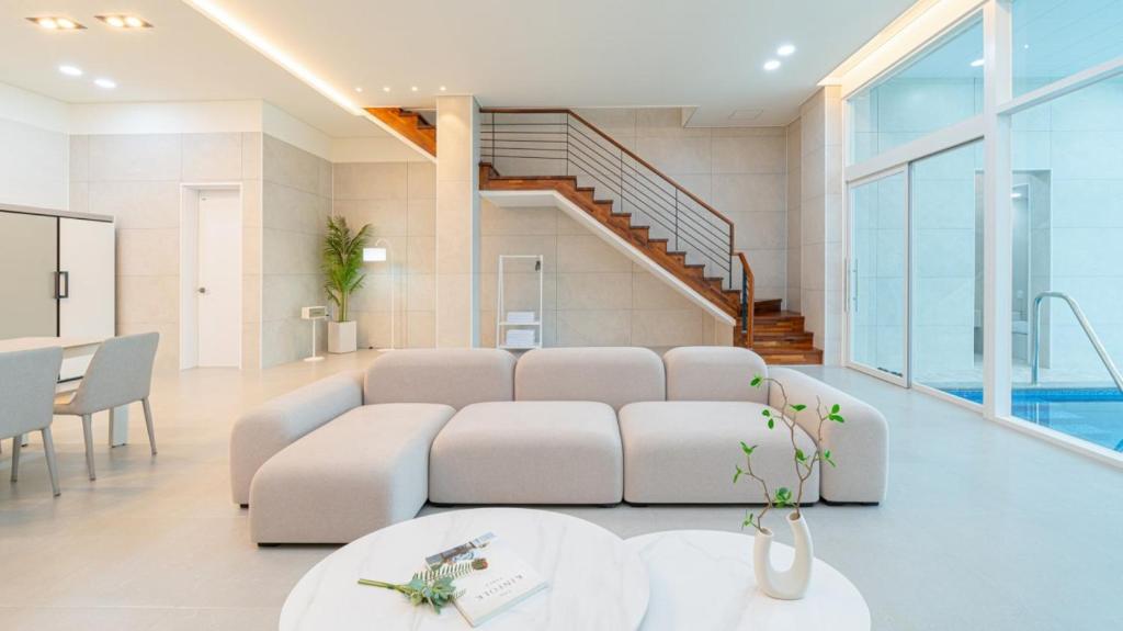 Milos Pool Villa P102, Yeosu (updated prices 2024)
