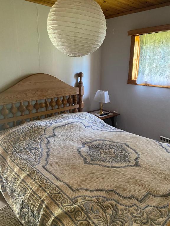 Postel nebo postele na pokoji v ubytování Gäststuga i Löfsäng Hajstorp