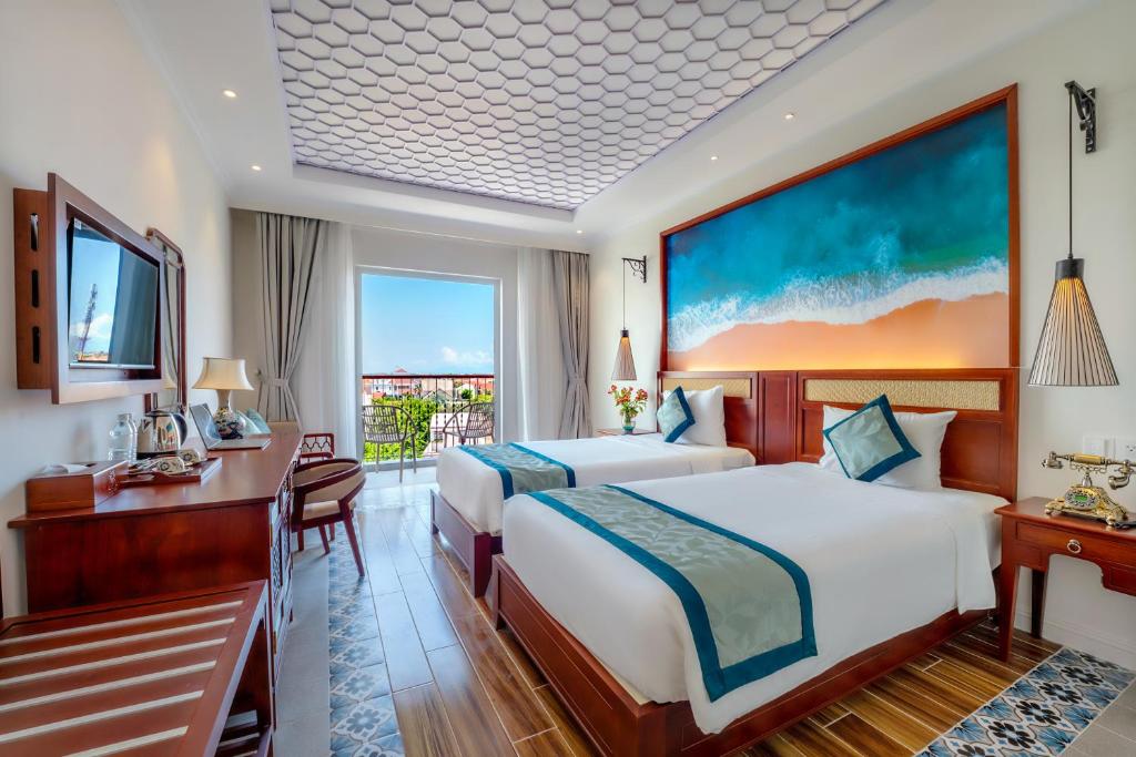 Giường trong phòng chung tại Amina Lantana Hoi An Hotel & Spa