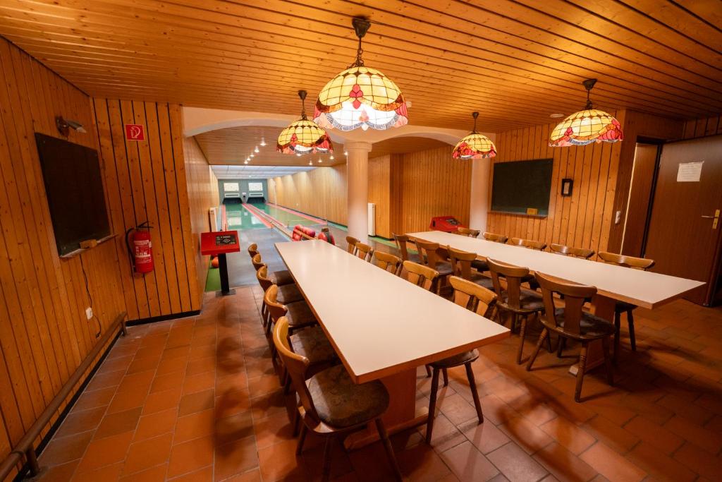 TV a/nebo společenská místnost v ubytování Hotel National
