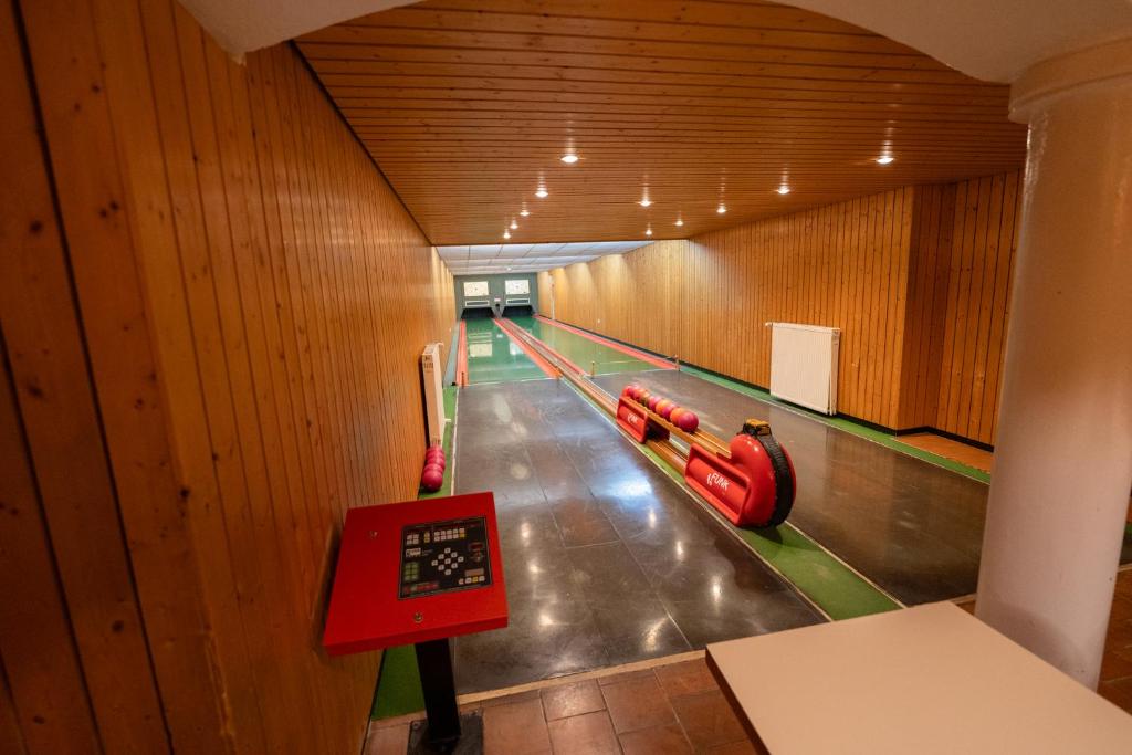 Biliár nebo kulečník v ubytování Hotel National