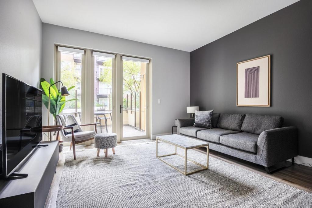 Posezení v ubytování Mountain View 1BR w Pool Gym nr SU Google SFO-279