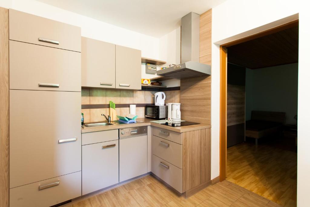 Kuchyň nebo kuchyňský kout v ubytování Haus Akazie