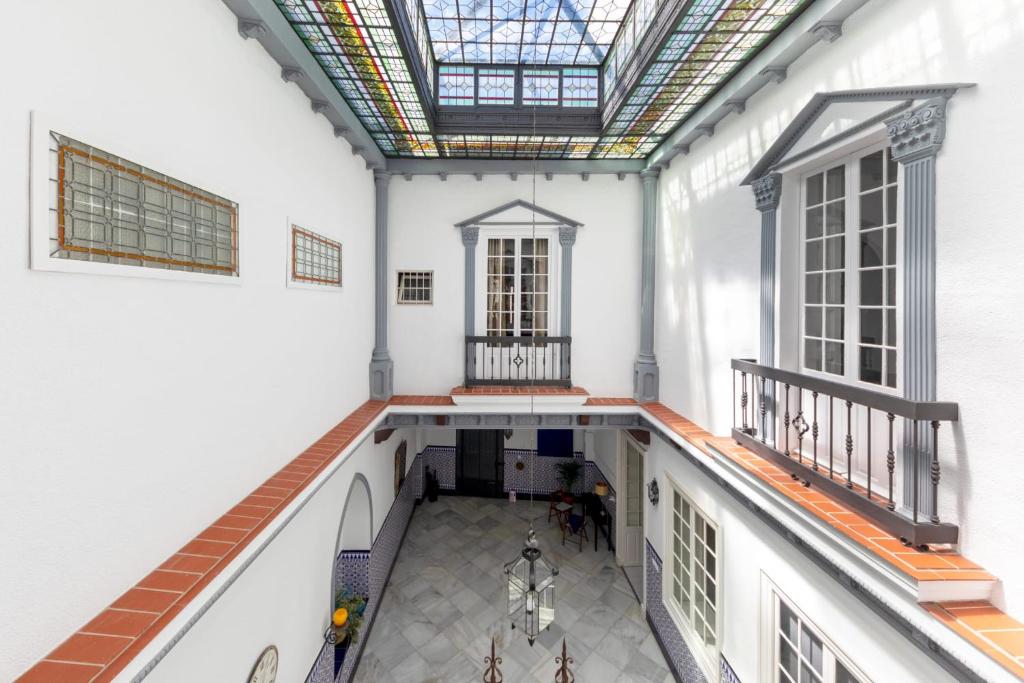 una vista interior de un edificio con tragaluz en PALACIO DON CARLOS, en Jerez de la Frontera