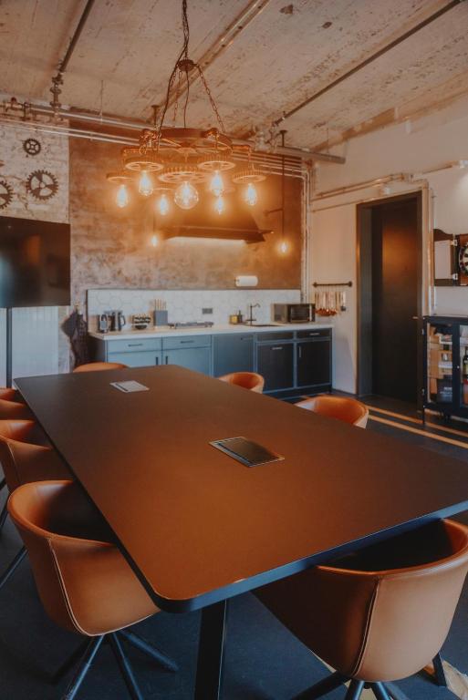 V8 Hotel Köln at MOTORWORLD - Resim 2