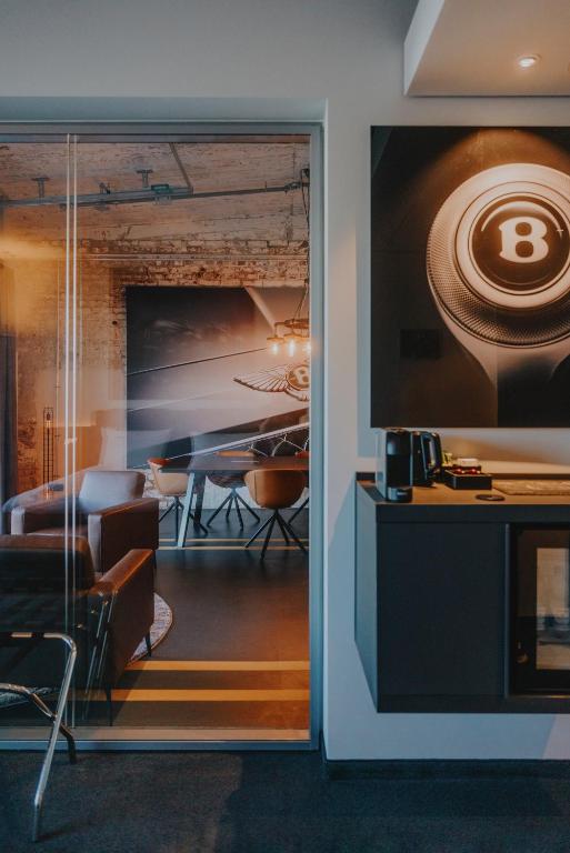 V8 Hotel Köln at MOTORWORLD - Resim 38