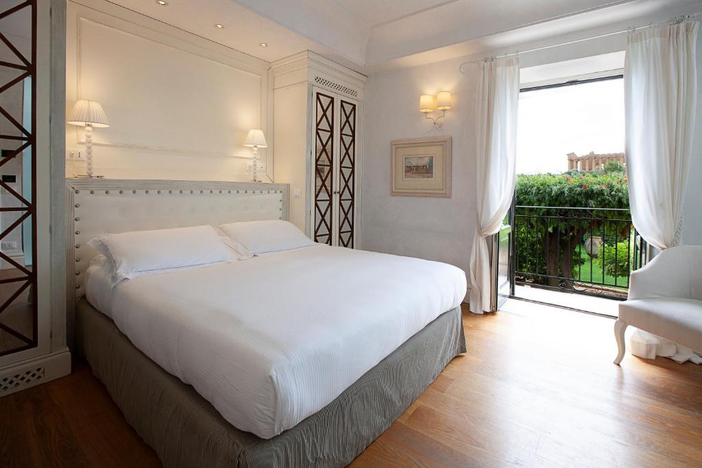 Postel nebo postele na pokoji v ubytování Villa Athena Resort