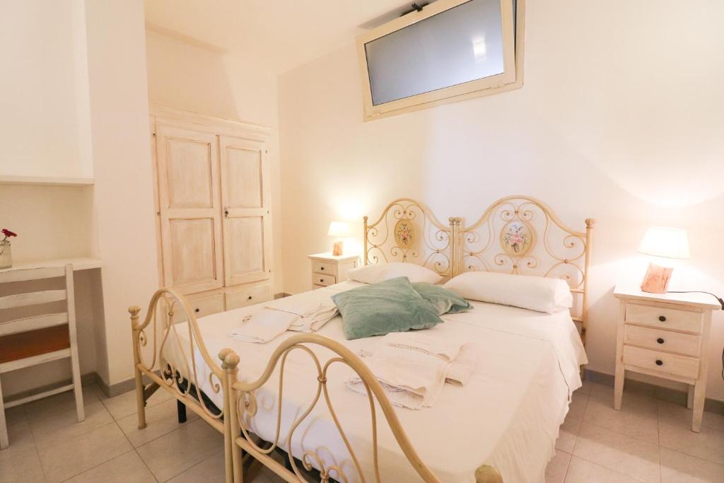 A bed or beds in a room at Casa Cabernet Torre Santo Stefano