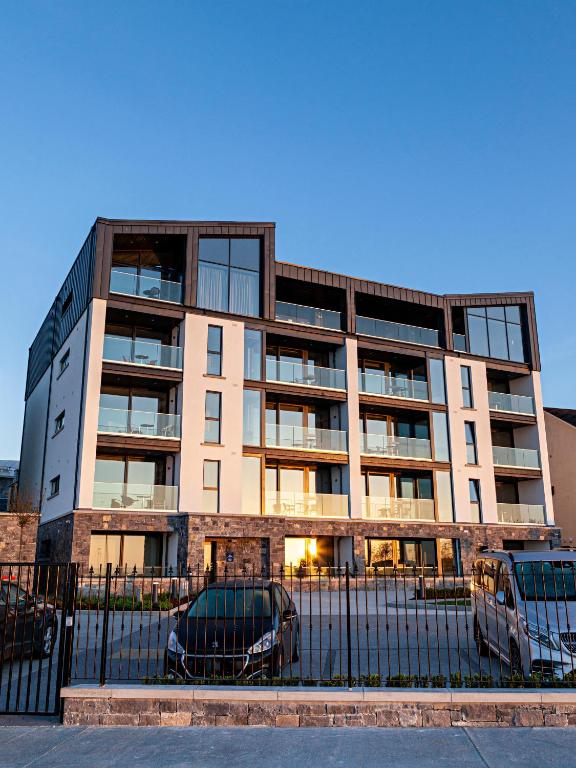 Shoreline Apartments photo