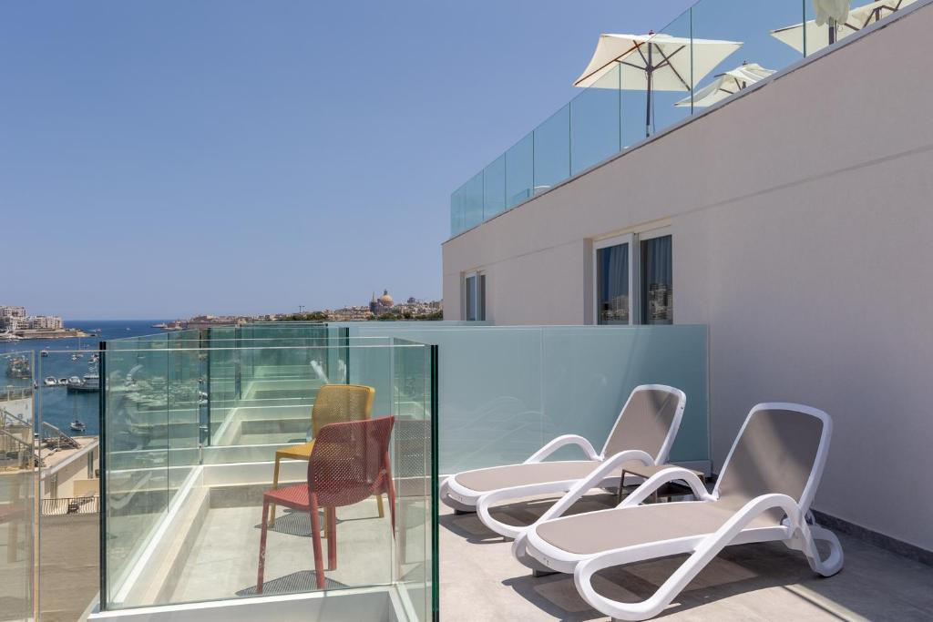Balkón nebo terasa v ubytování Alavits Hotel by ST Hotels