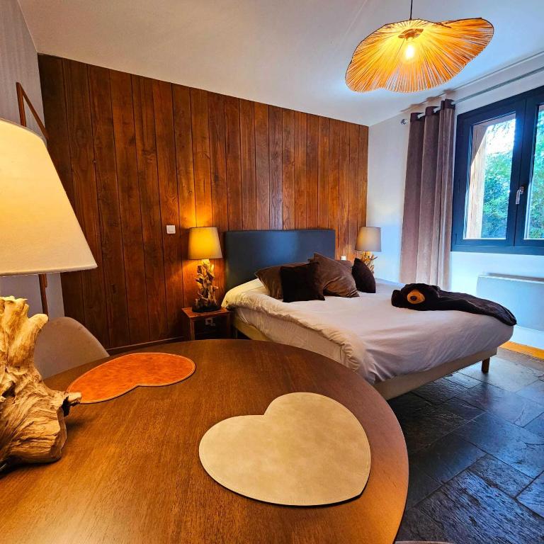 Au Refuge Des 3 Ours - Chambres d'hôtes et cabanes - Balkane Room