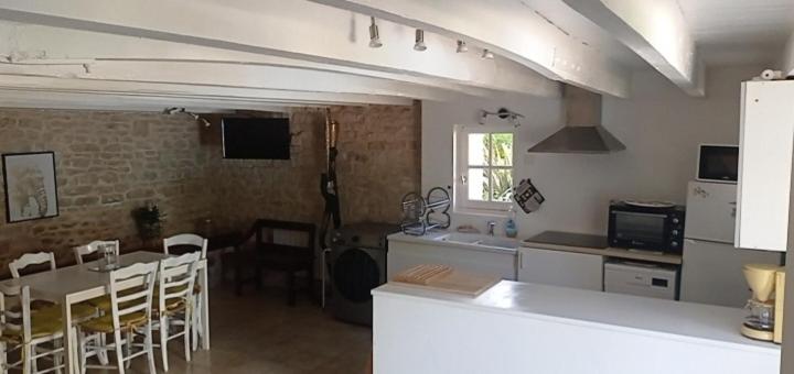 TV a/nebo společenská místnost v ubytování La Huppe