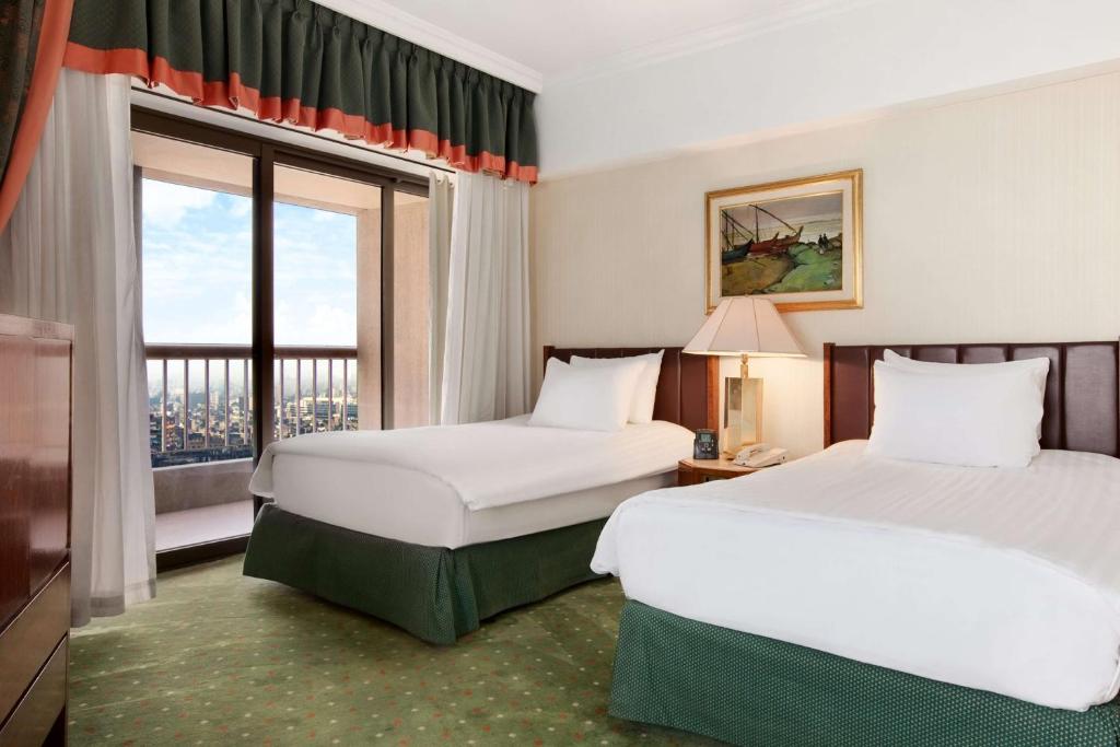 Postel nebo postele na pokoji v ubytování Ramses Hilton Hotel & Casino