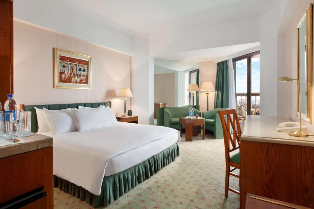 Postel nebo postele na pokoji v ubytování Ramses Hilton Hotel & Casino