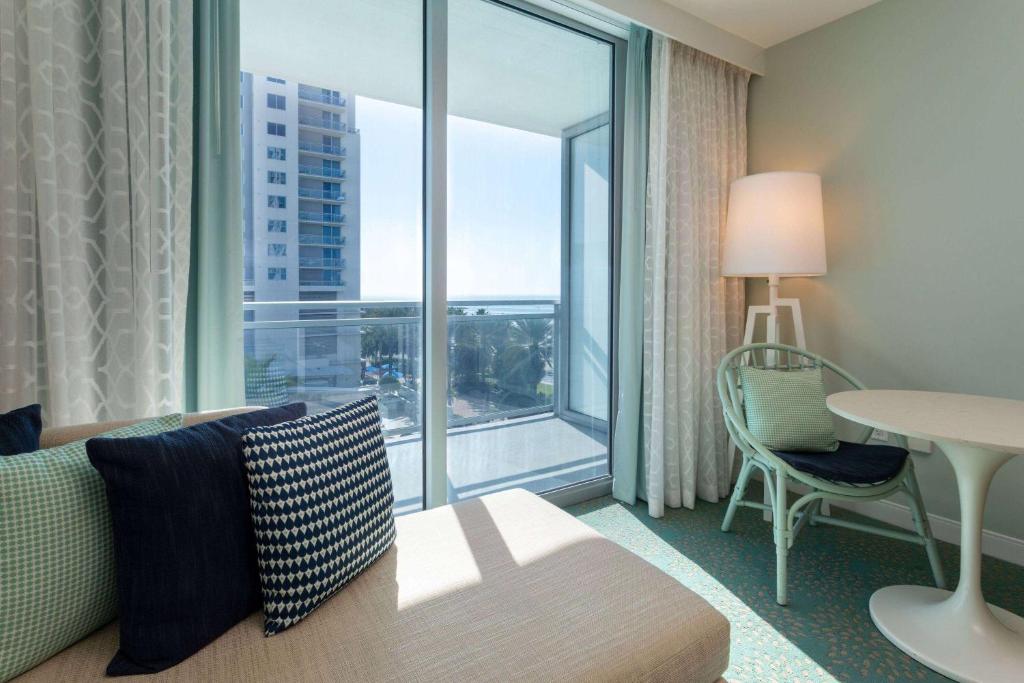 Wyndham Grand Clearwater Beach - Grand Deluxe King Room Avec Vue Partielle Du Golfe