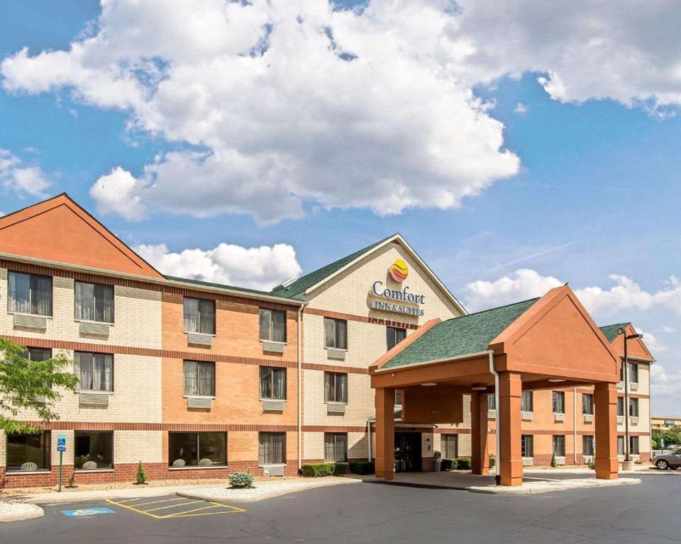 una representación de una posada y suites planificadas en Comfort Inn & Suites near Tinley Park Amphitheater, en Tinley Park