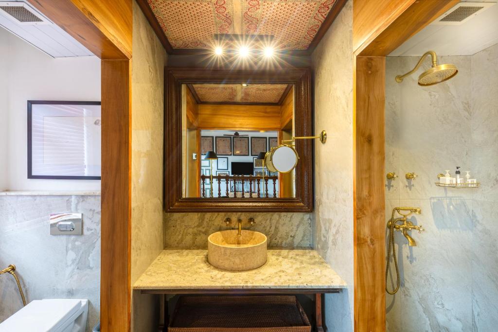 Koupelna v ubytování 55TG Boutique Suites