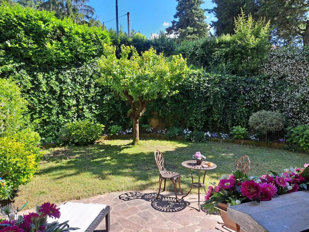 Κήπος έξω από το Casa Vacanze VIAGGI DIPINTI