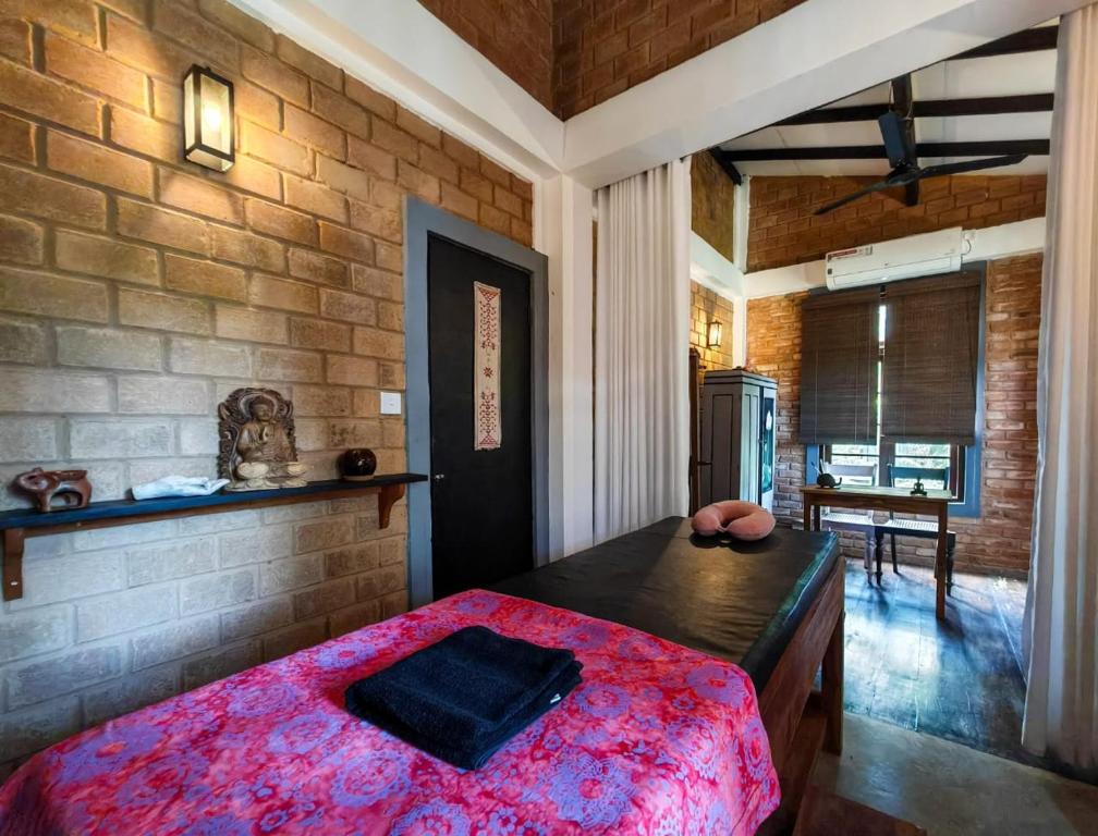 Postel nebo postele na pokoji v ubytování Villa Lyvie ayurvedic hotel