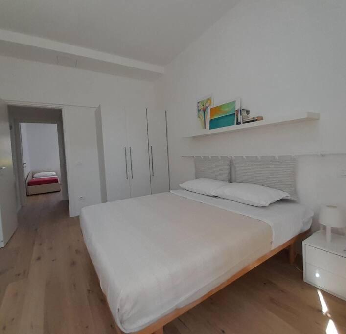 Letto o letti in una camera di Casacciuga, luminosa e centrale casa con giardino