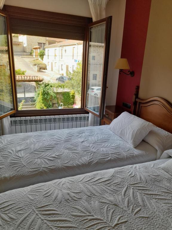Postel nebo postele na pokoji v ubytování Lagunas de Urbión