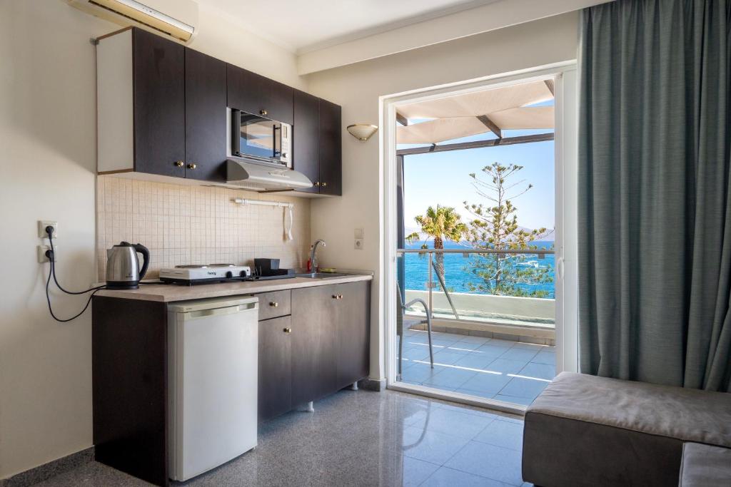 Kuchyň nebo kuchyňský kout v ubytování Bristol Sea View Apartments