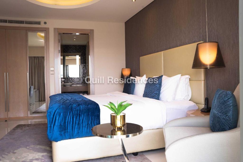Postel nebo postele na pokoji v ubytování Quill Residence at Paramount Towers 1 BR Burj View