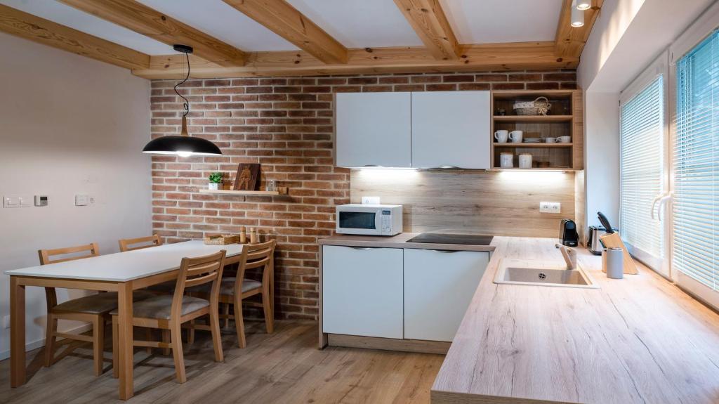 Kuchyňa alebo kuchynka v ubytovaní Apartmán Vrátna