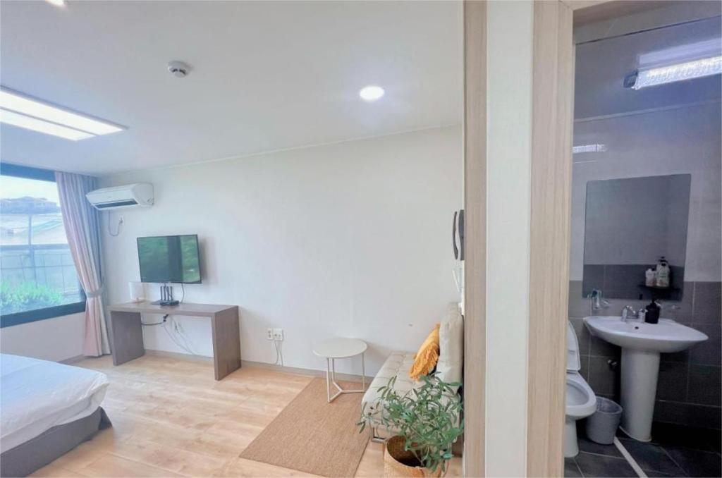 Et badeværelse på Living in Jeju Island