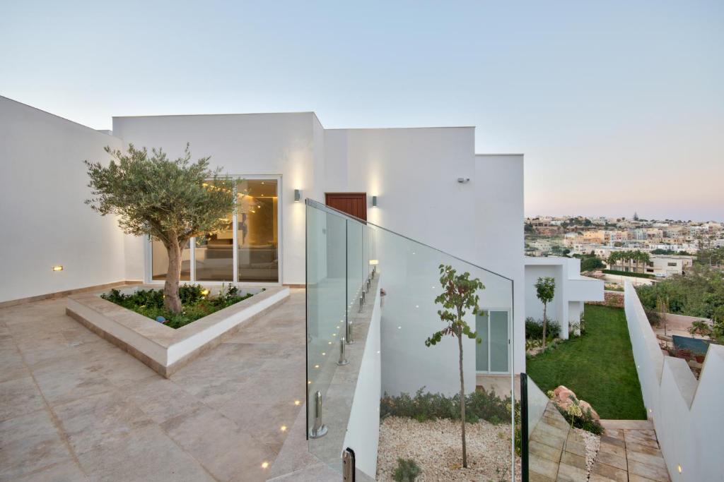 Villa Ghea - Indoor Jacuzzi Pool, Sauna and Games Room photo photo 5