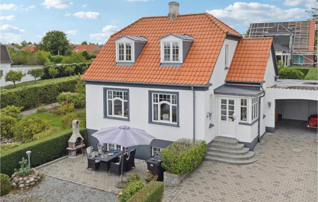 an overhead view of a white house with an umbrella at Beautiful Home In Nysted With House Sea View in Nysted