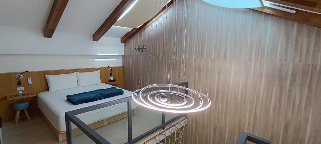 Postel nebo postele na pokoji v ubytování Kanalung Yurakucho House