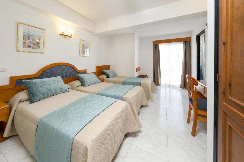 Hostal Marí - Triple Room