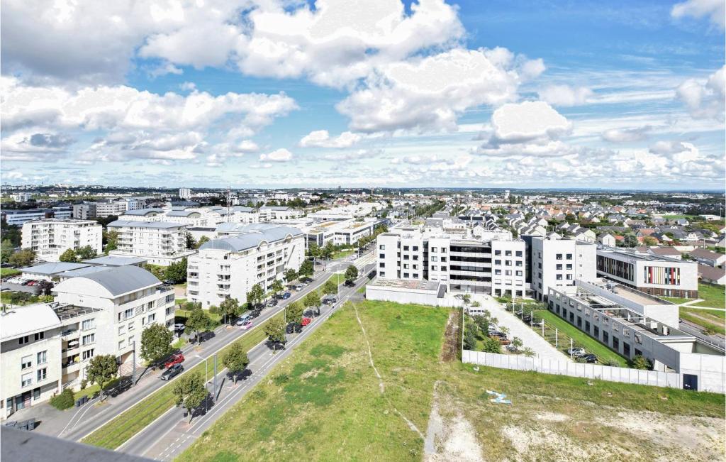 Vista aèria de Awesome Apartment In Caen With Kitchen