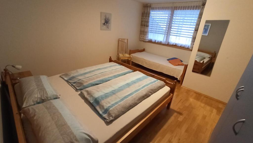 Postel nebo postele na pokoji v ubytování Gästehaus Lutz