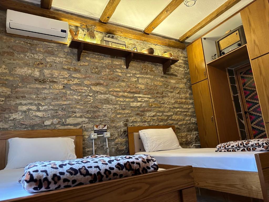 Postel nebo postele na pokoji v ubytování Ahmetaj Guest House