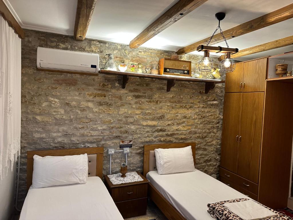 Postel nebo postele na pokoji v ubytování Ahmetaj Guest House