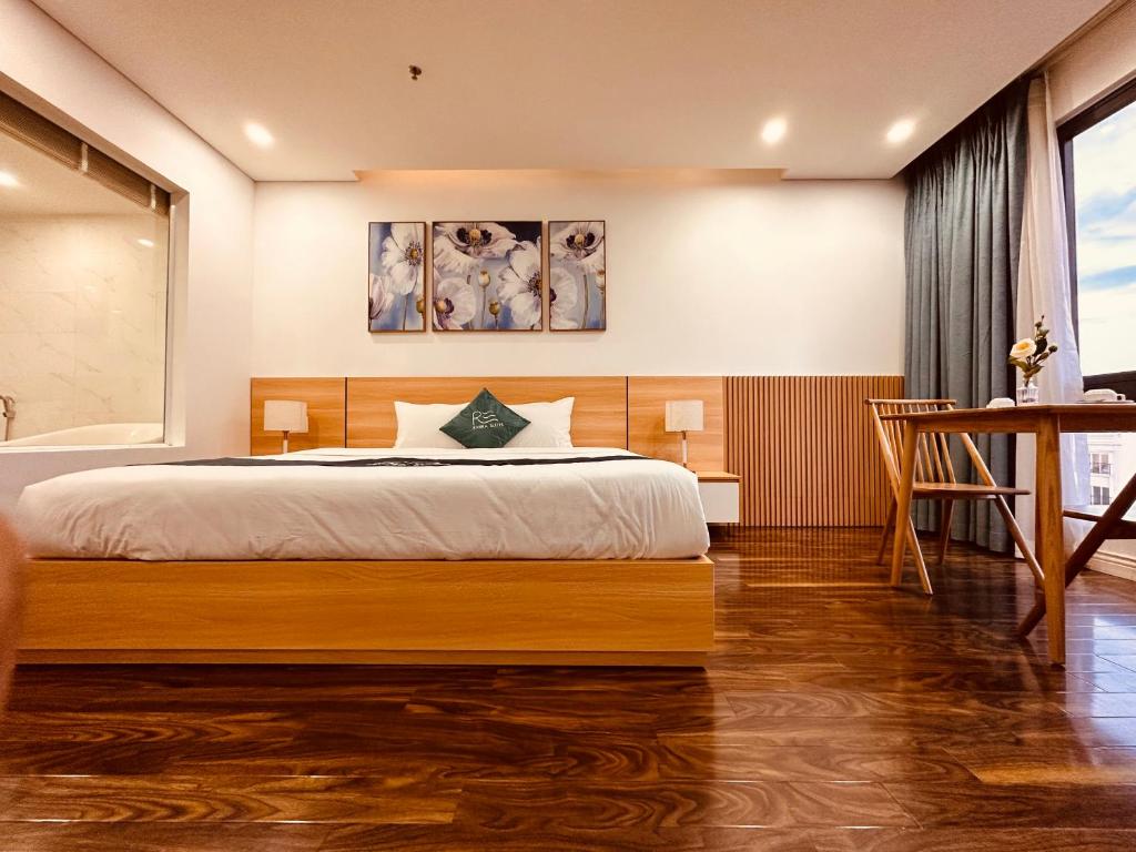 Postel nebo postele na pokoji v ubytování Rivera Suites