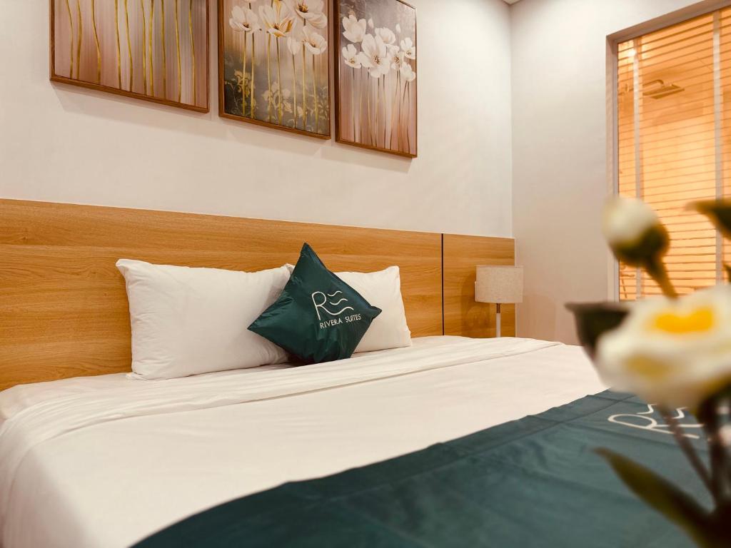 Postel nebo postele na pokoji v ubytování Rivera Suites