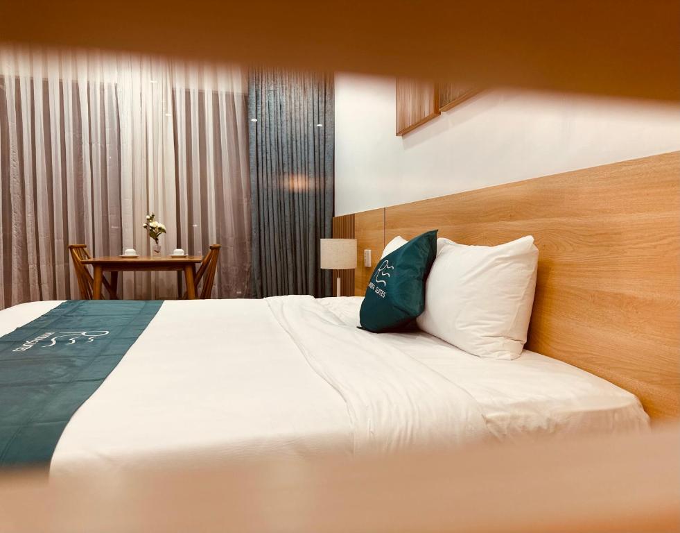 Postel nebo postele na pokoji v ubytování Rivera Suites