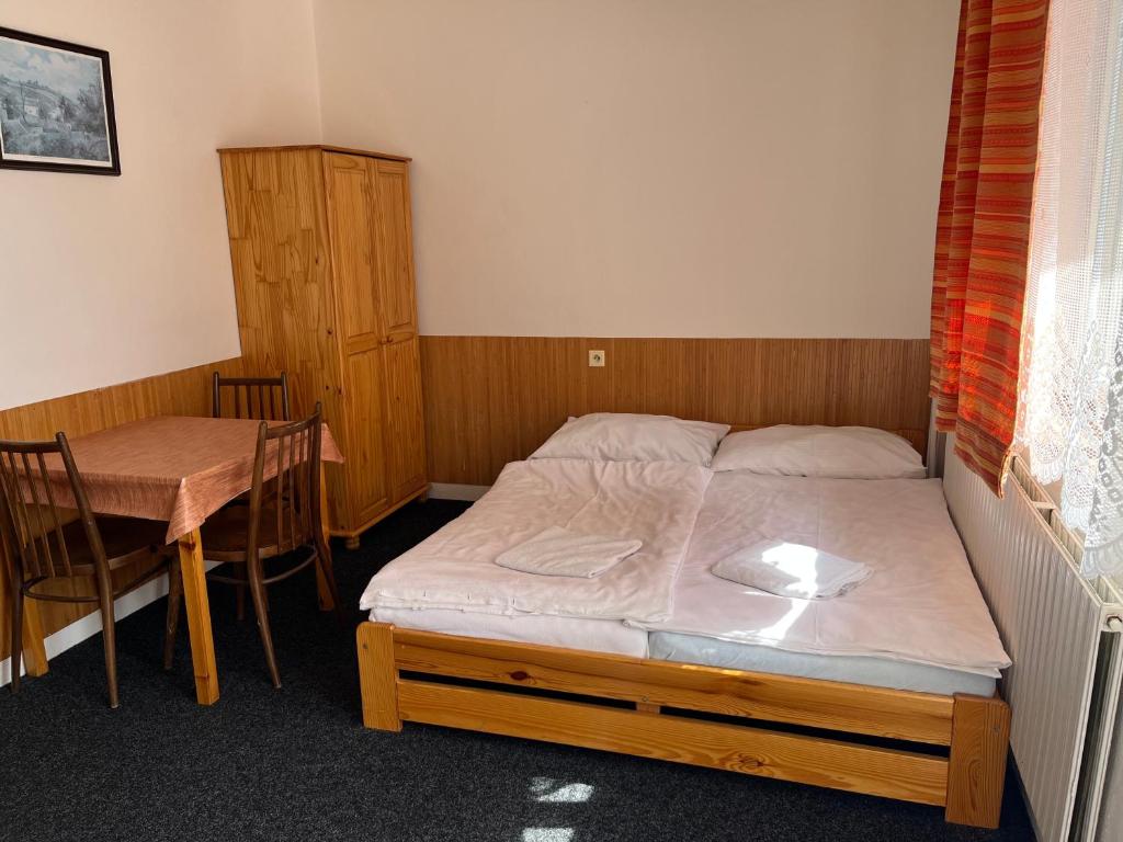 Postel nebo postele na pokoji v ubytování Churáňov Stadion